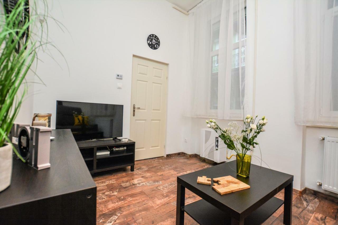 Timeless Apartment With Free Private Parking 부다페스트 외부 사진